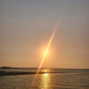 Coché de soleil face à la mer
